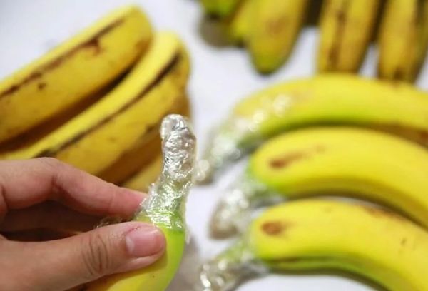 Бананы в пищевой пленке