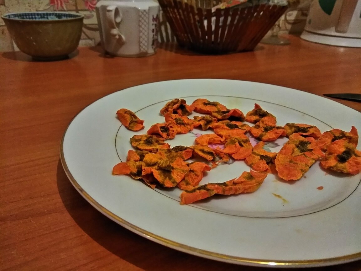 морковные чипсы в духовке